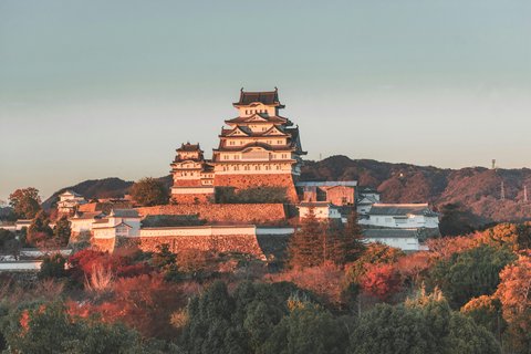 秋の夕焼けに映える姫路城