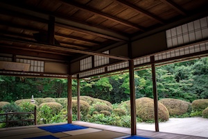 詩仙堂の風情ある和室から見える日本庭園